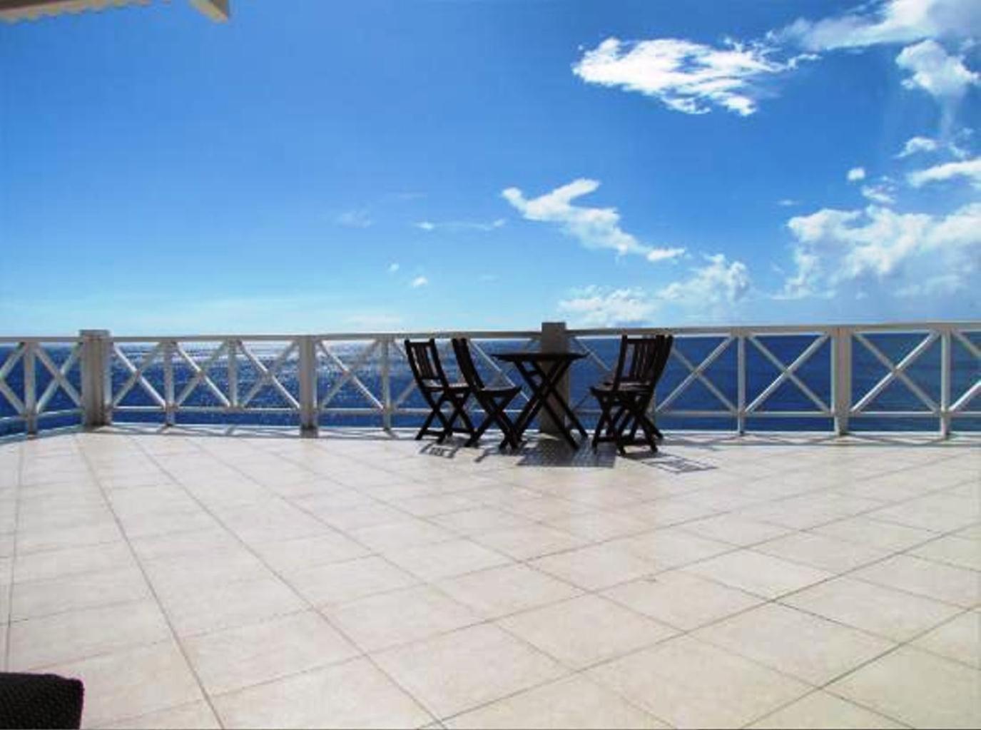 Dolphin Hearthouse Lagun