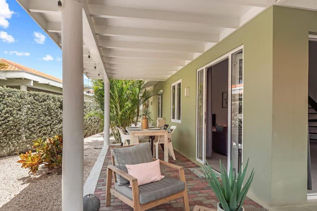 Appartement Vakantiewoning - Zwembad - Nabij Mambo Beach Willemstad