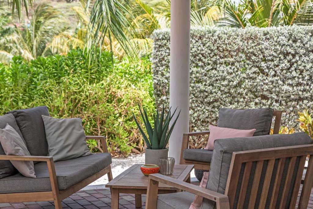 Appartement Vakantiewoning - Zwembad - Nabij Mambo Beach *