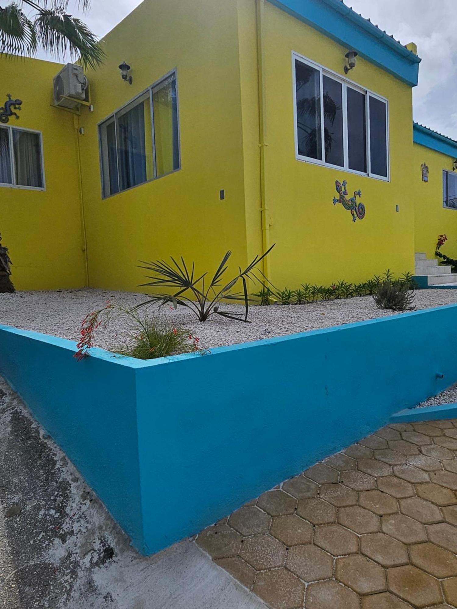Raven's Casa Del Sol Villa Willemstad