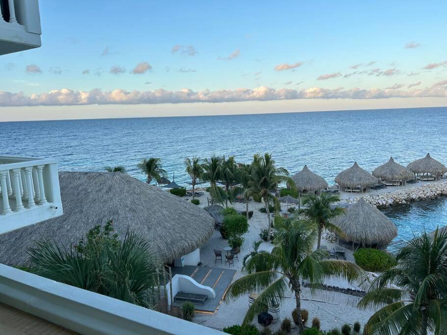 Blue Emerald Ocean's 8 Apartamento Willemstad