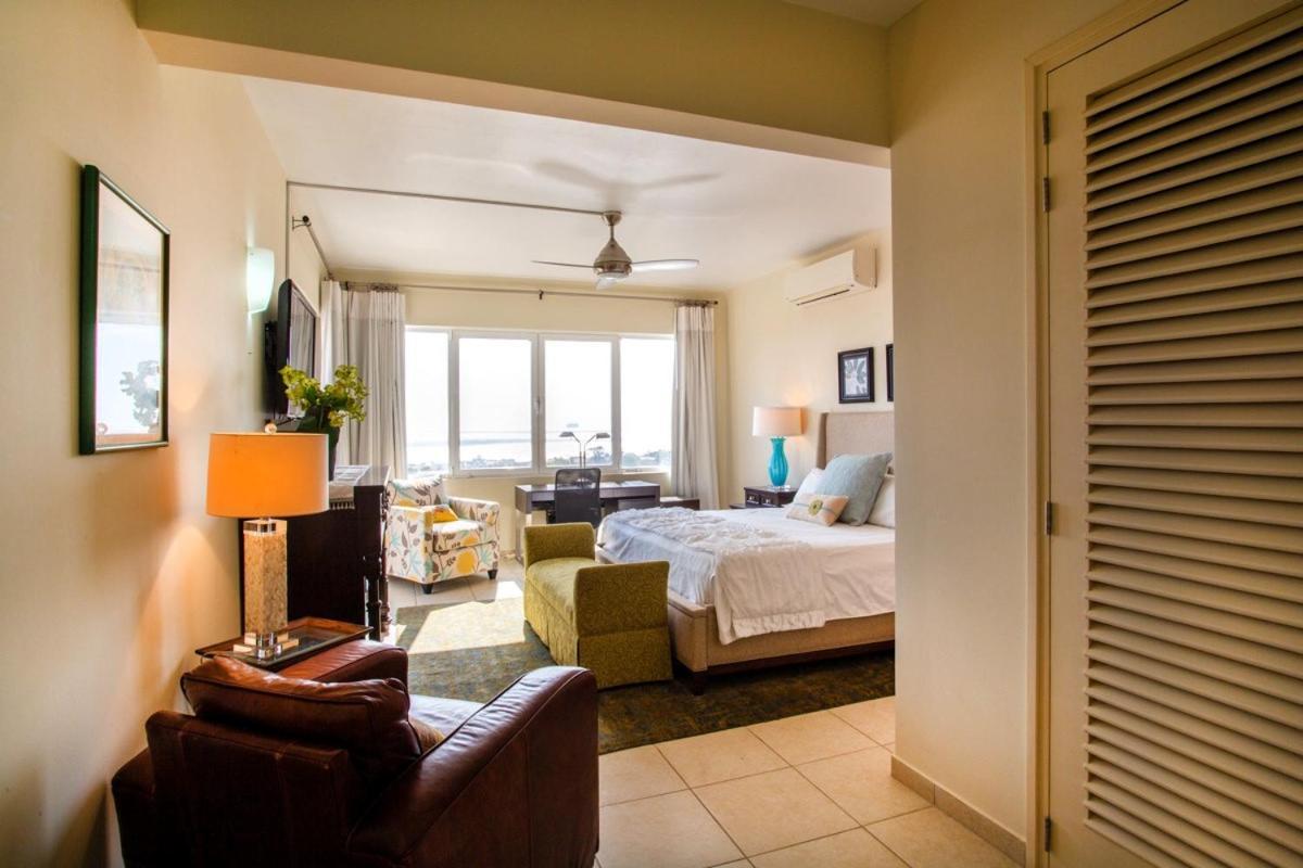Luxe Penthouse Royal Palm Apartment