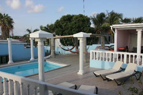 J&w * Willemstad
