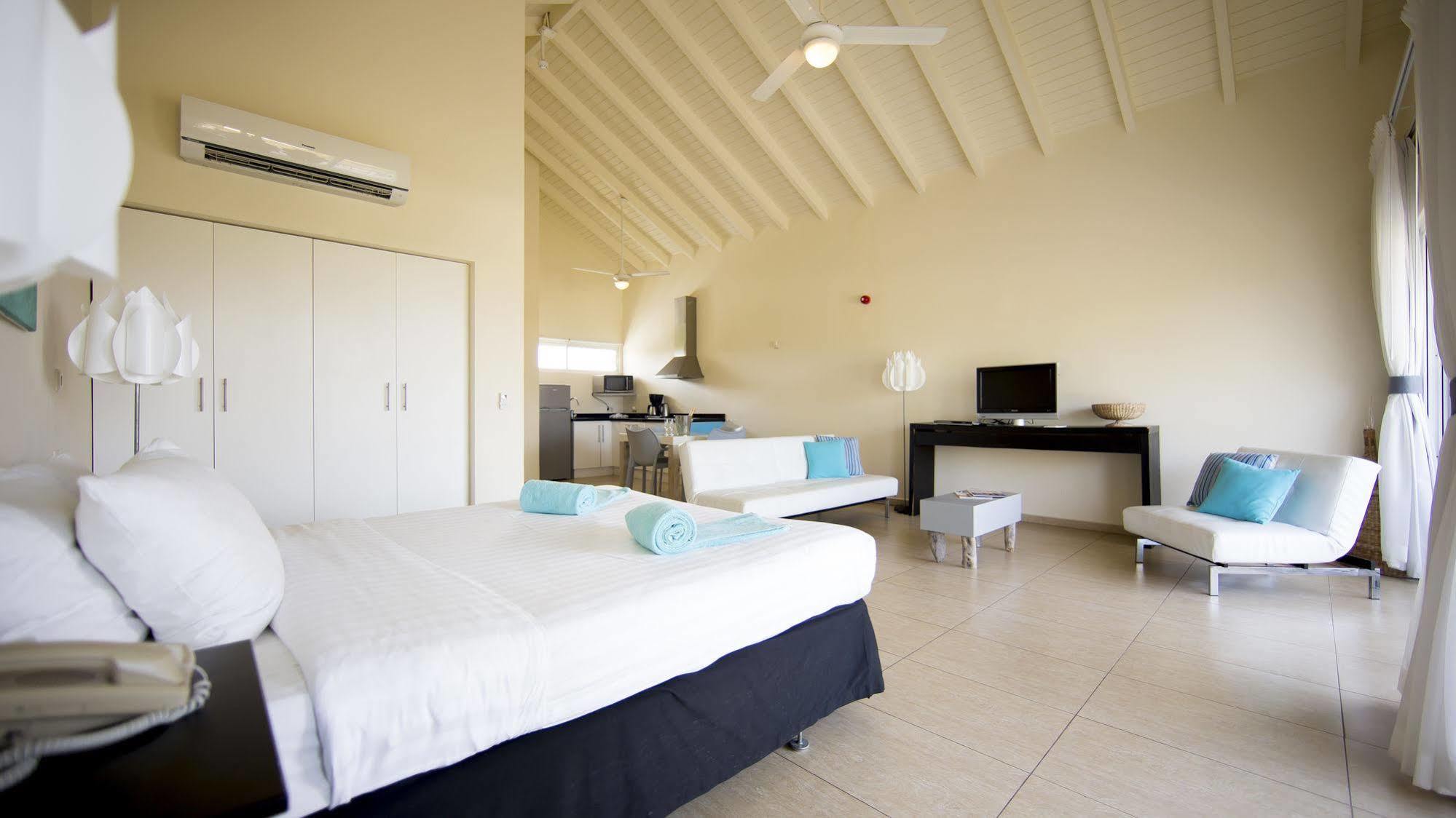 Dolphin & Wellness Curacao Hotel 3*