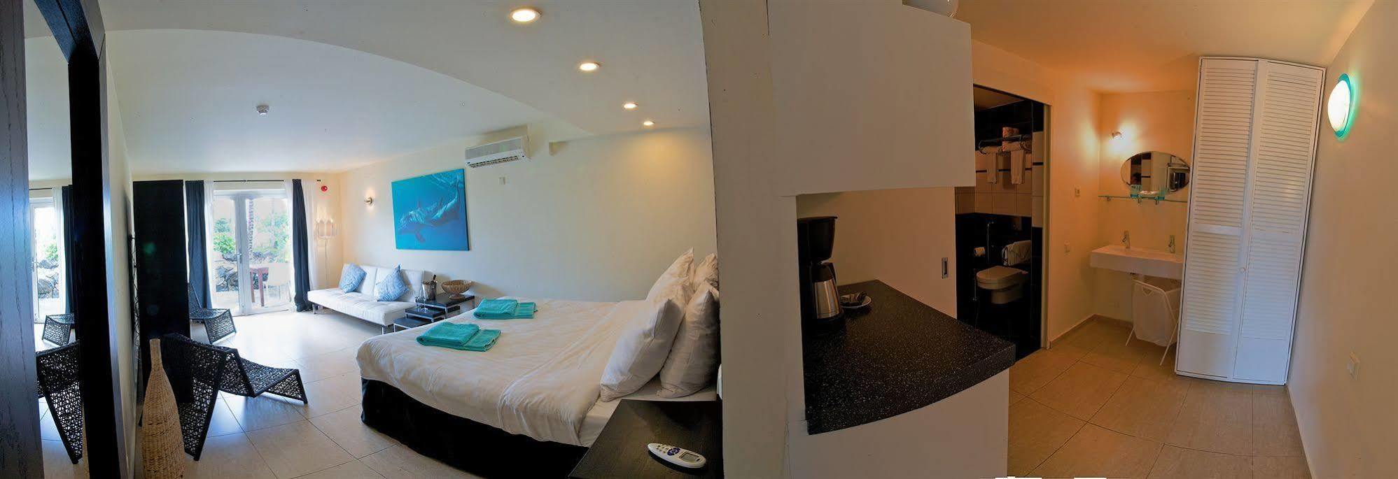Dolphin & Wellness Curacao Hotel 3*