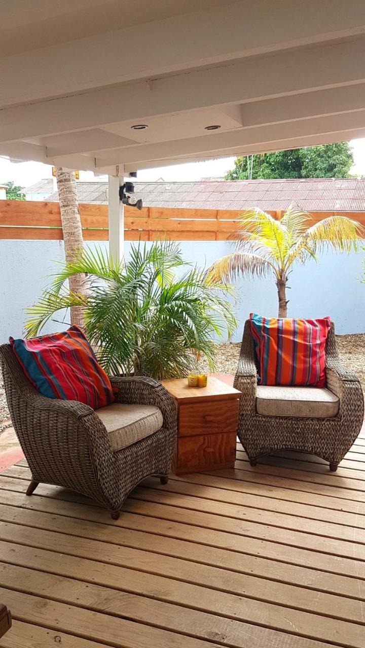Charming One Block From The Sea * Willemstad