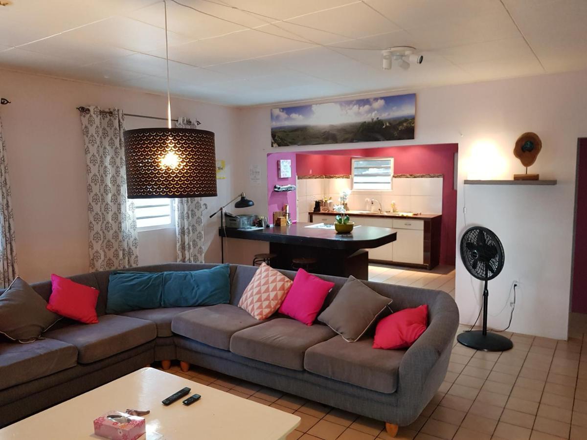 Vakantiehuis Charming One Block From The Sea *