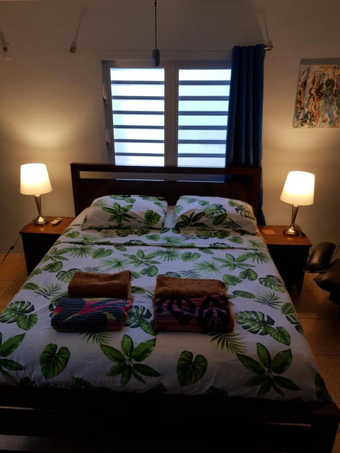 Charming One Block From The Sea Willemstad