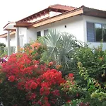 Group & Family House Galant Curacao