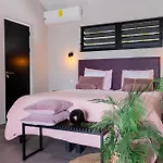 Stylish 3 Bedroom Villa With Ocean Views And Daily Maid Service