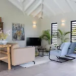 Stylish 3 Bedroom Villa With Ocean Views And Daily Maid Service