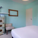 Villa At Secured Gated Resort Near Mambo Beach!