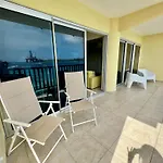 Heerlijk Appartement Met Prachtig Uitzicht Op Zee!