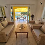 Villa Karawara