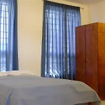 Orange Rembrandt Studio Apartments