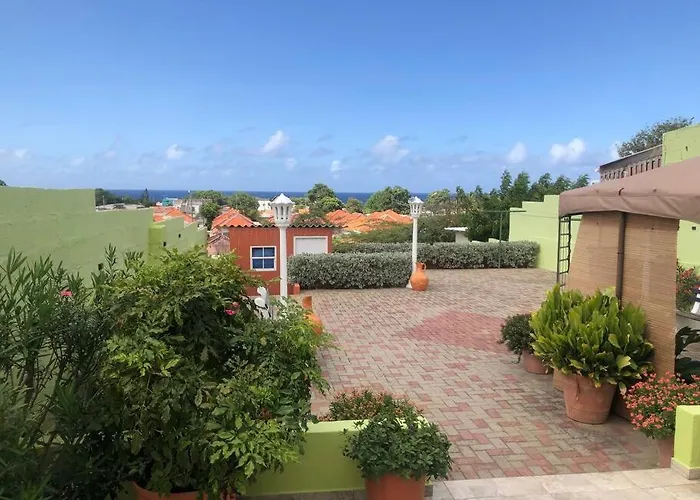 Cozy Ocean View Home - Jamella