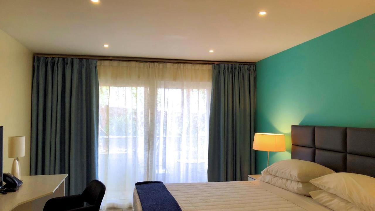 Quints Travelers Hotel