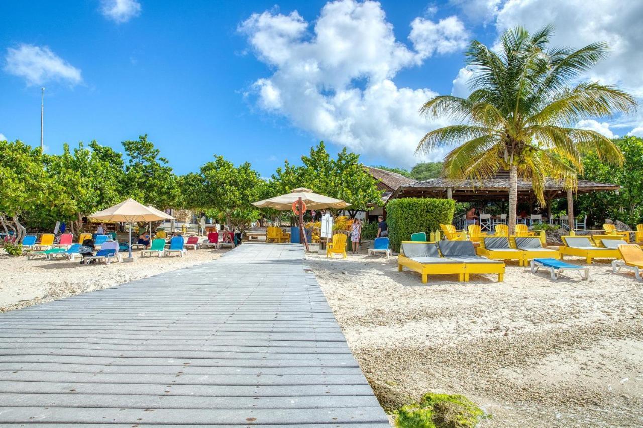 Piscadera Bay 104 *