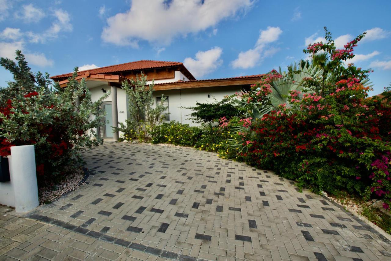Group & Family House Galant Curacao * Willibrordus