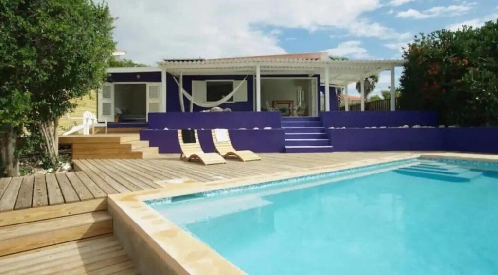 Idyllic Curacao With Stunning Views *