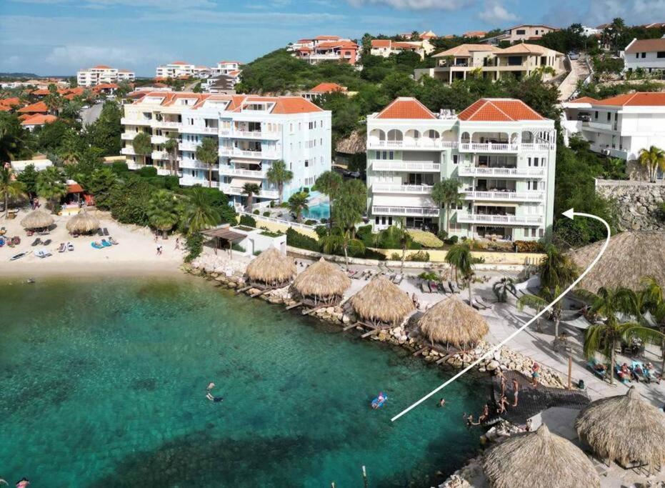Blue Emerald Beachfront Blessing Apartment Willemstad