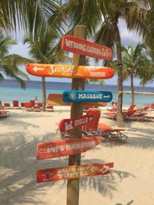 Blue Emerald Beachfront Blessing Apartment Willemstad