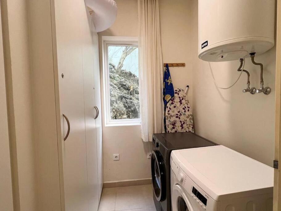 Blue Emerald Beachfront Blessing Apartment Willemstad