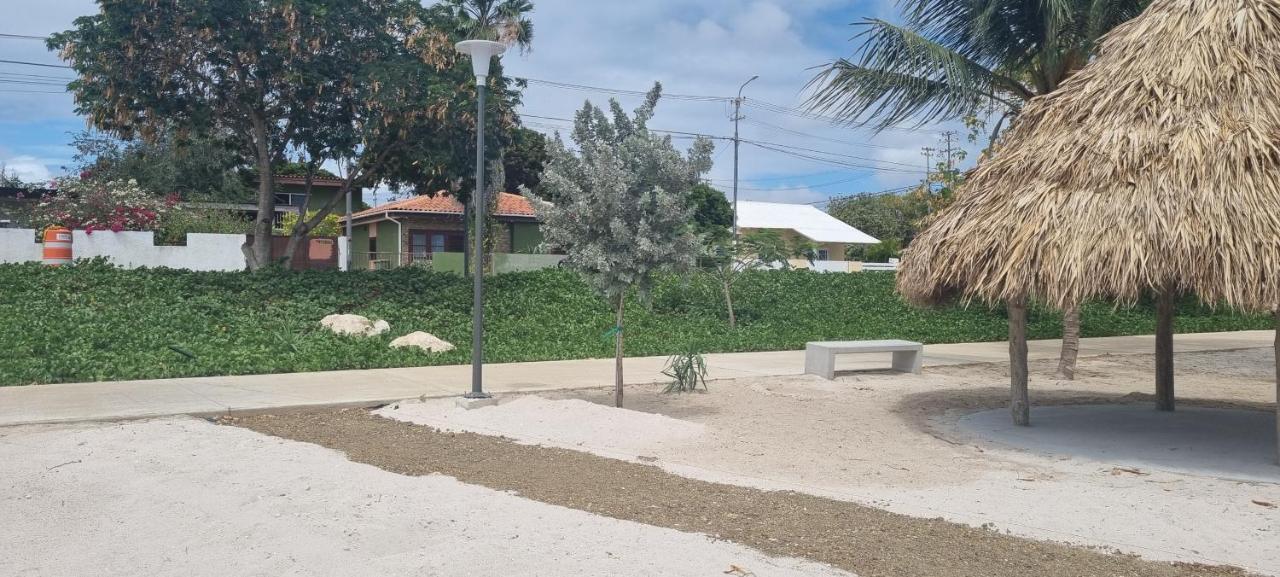 Studios & House With Beautiful Beach Front View Apartment *
