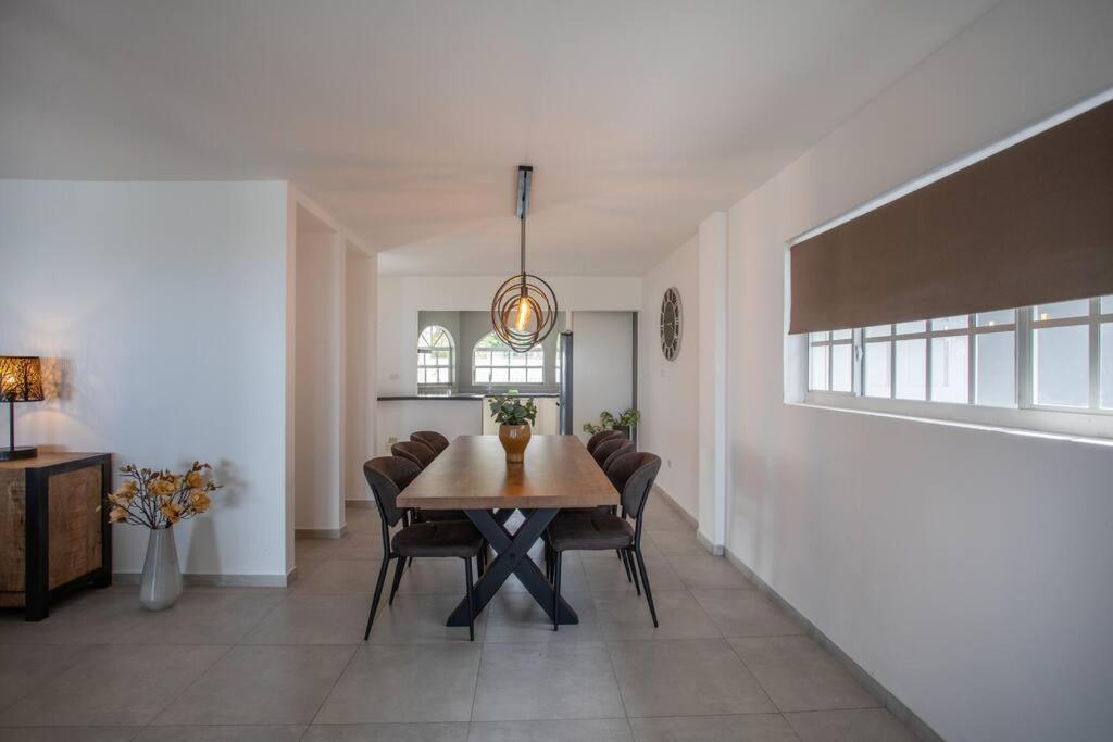 Ocean Vista, Amazing Panoramic View And Private Pool Villa Willemstad