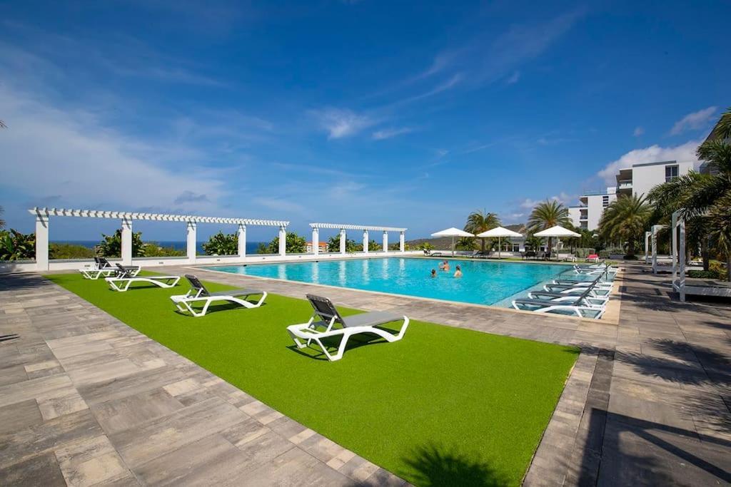 Apartment Magna Vista Pool And Gym Willemstad