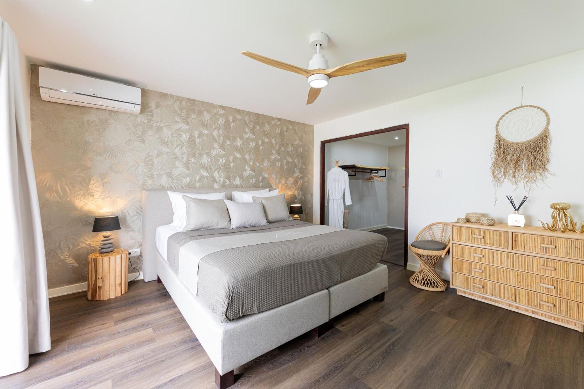 Deluxe Colibri Curacao *