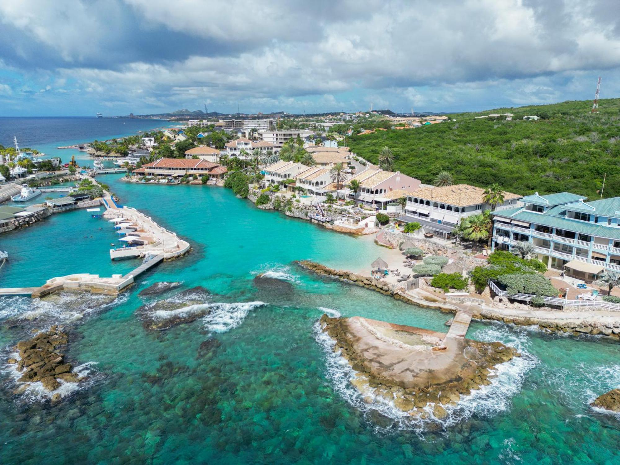 Flamboyan Op Ocean Resort, Mambo Curacao *