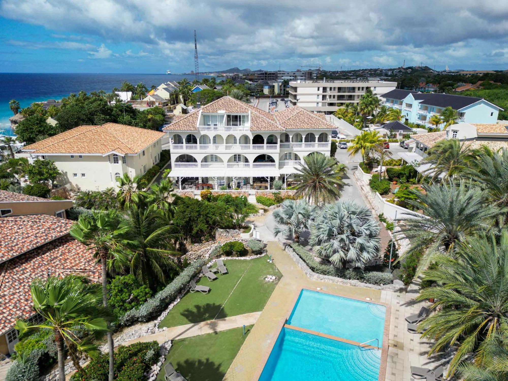 Flamboyan Op Ocean Resort, Mambo Curacao Apartment