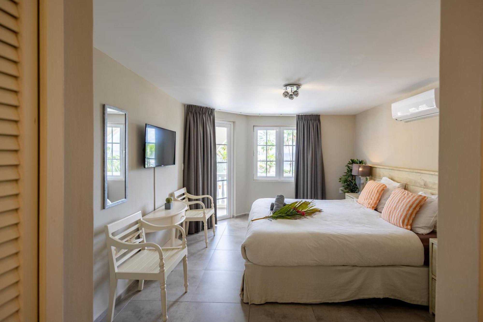 Flamboyan Op Ocean Resort, Mambo Curacao Apartment