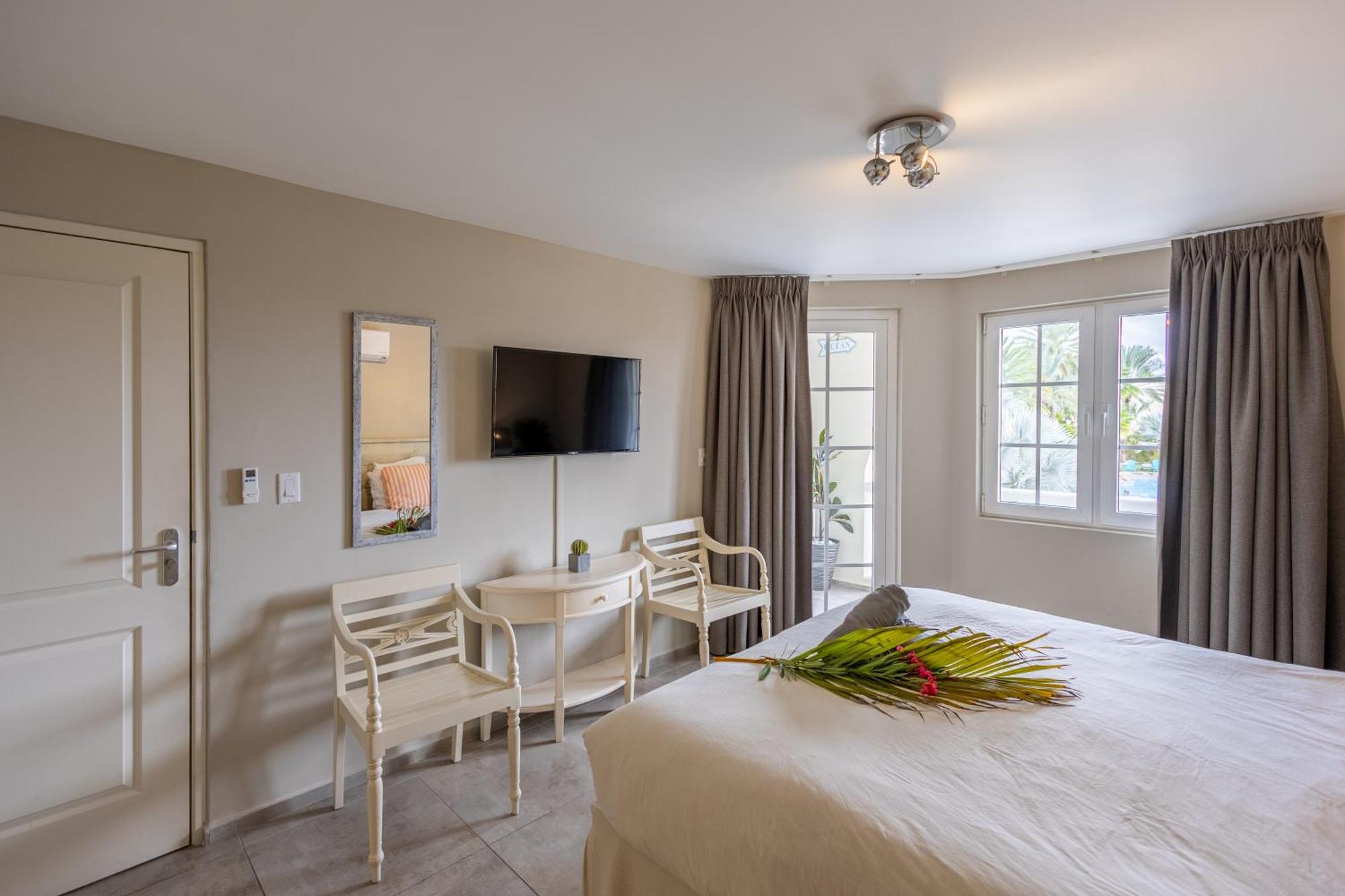 Flamboyan Op Ocean Resort, Mambo Curacao Apartment