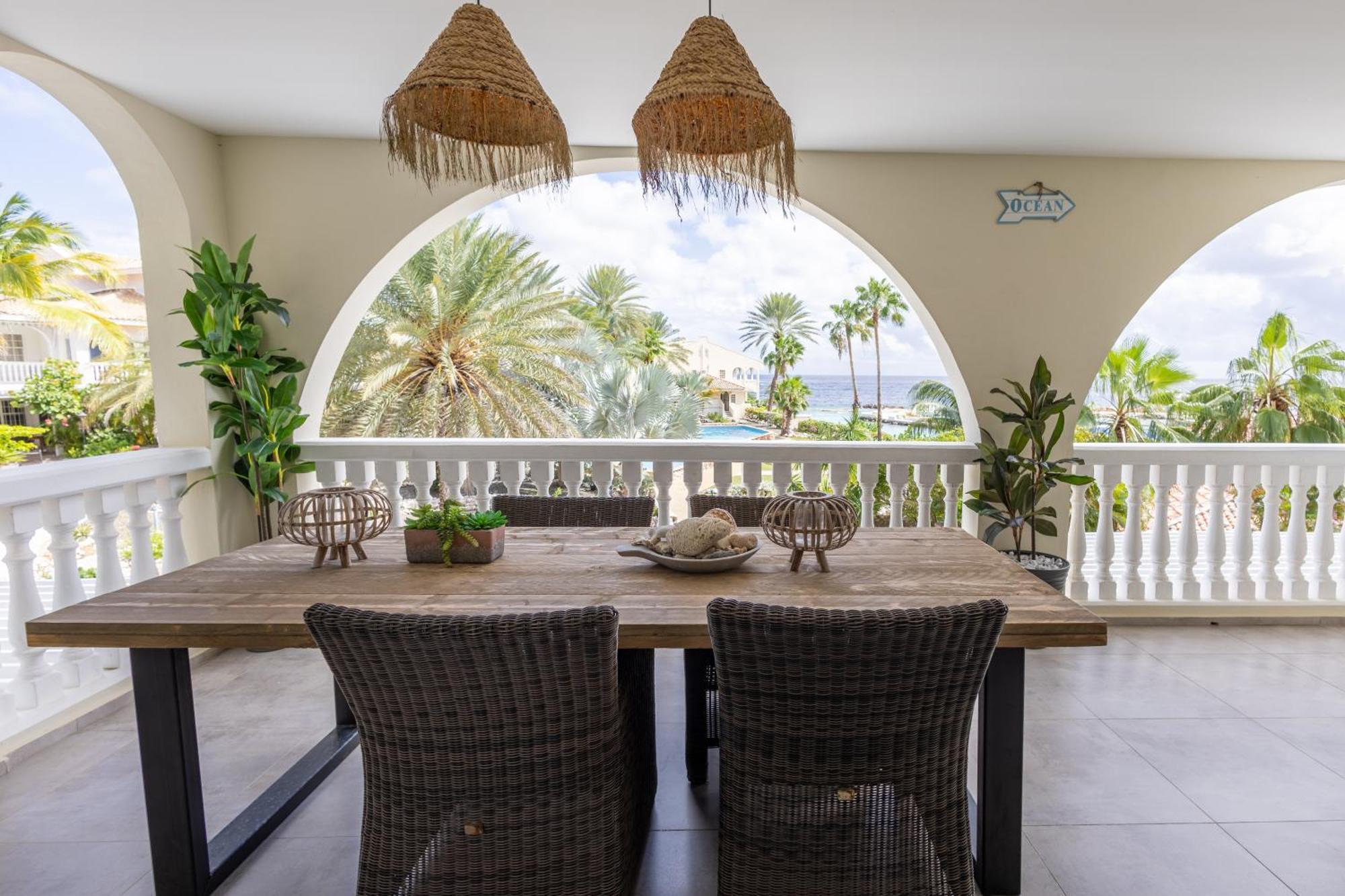 Flamboyan Op Ocean Resort, Mambo Curacao