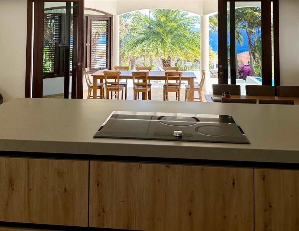 Villadelsol-ocean Front Resort-pool-up To 8 Guests-walk To The Villa Willibrordus