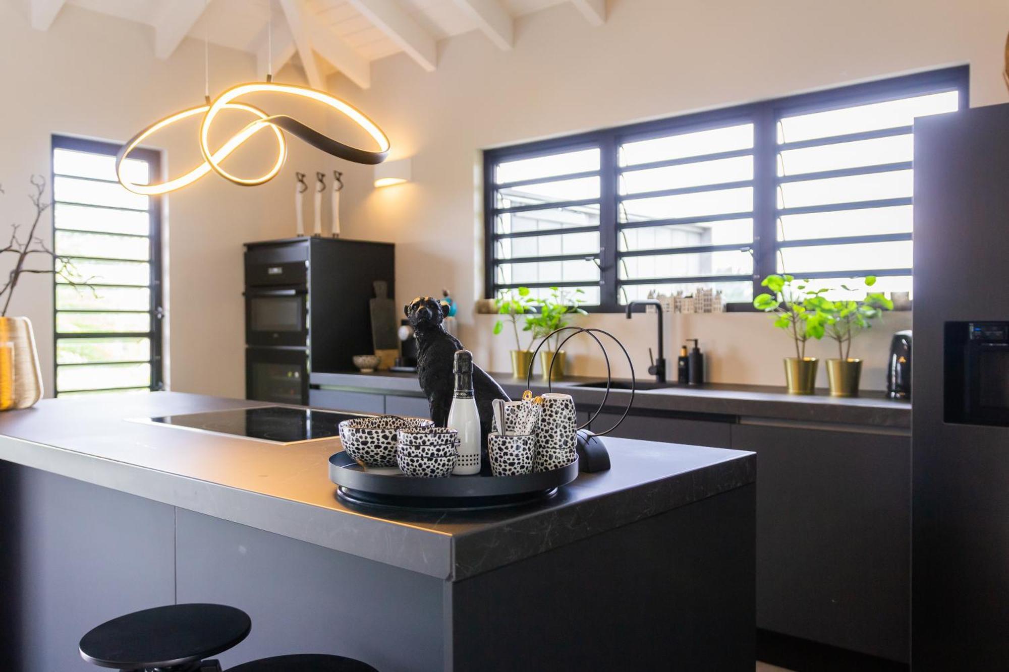 Villa Stylish 3 Bedroom With Ocean Views And Daily Maid Service *