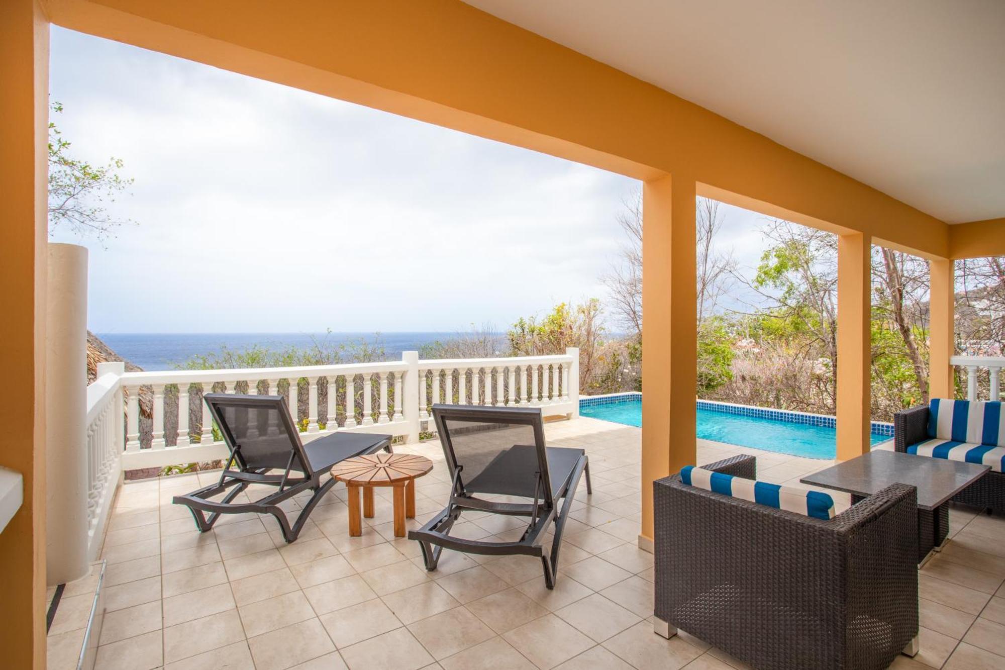 Gran Veranda With Private Pool, Coral Estate