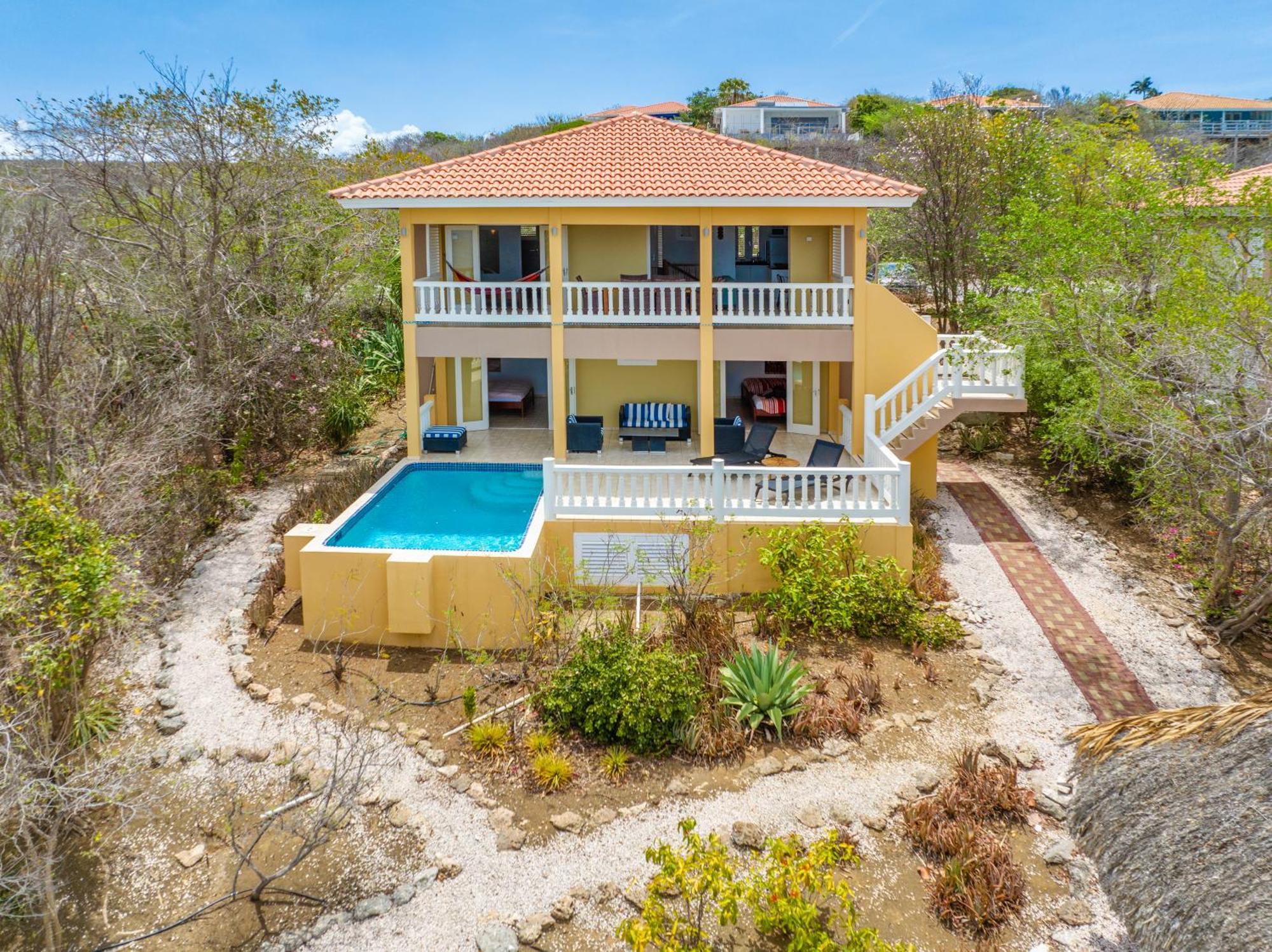 Gran Veranda With Private Pool, Coral Estate