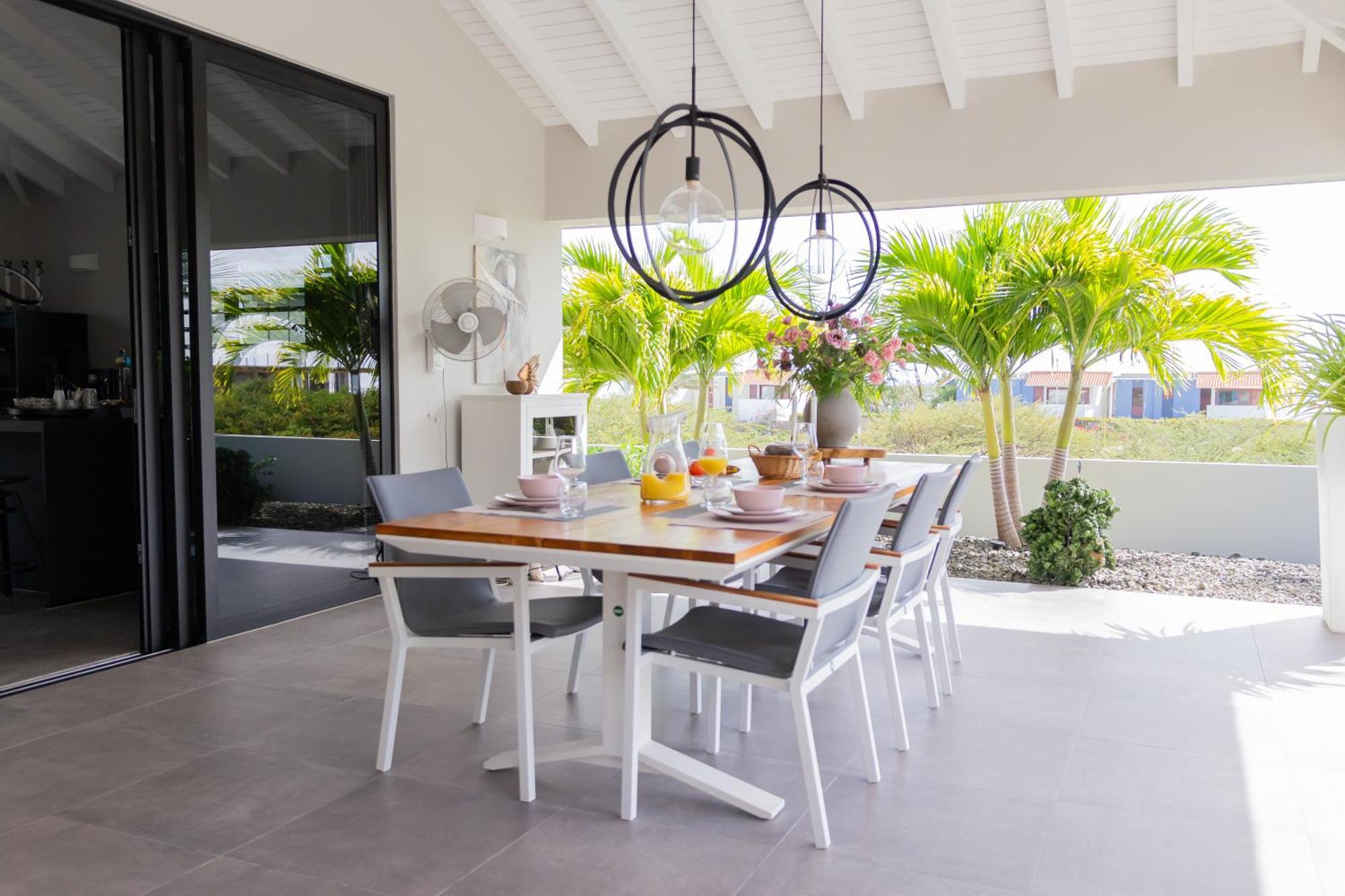 Stylish 3 Bedroom With Ocean Views And Daily Maid Service * Willemstad