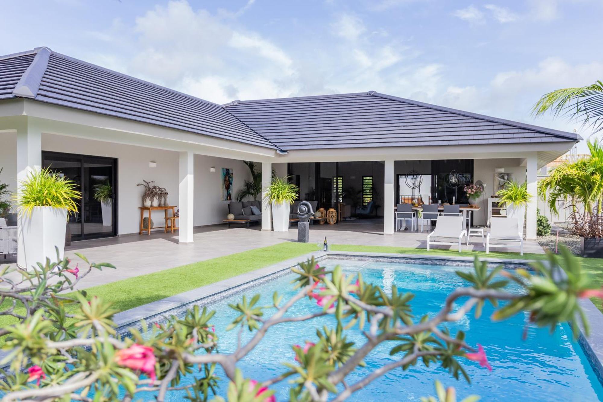 Villa Stylish 3 Bedroom With Ocean Views And Daily Maid Service