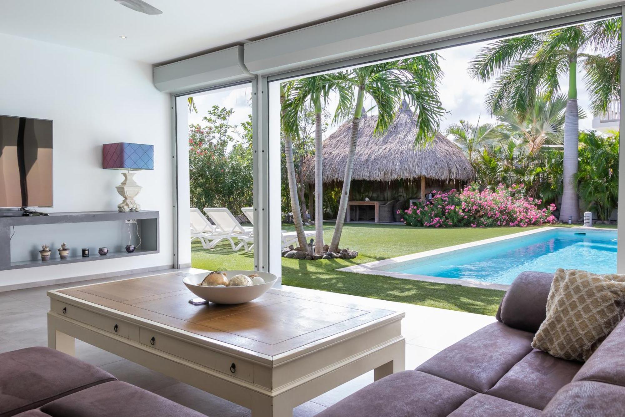 Stylish 4 Bedroom Modern Design, Walking Distance From The