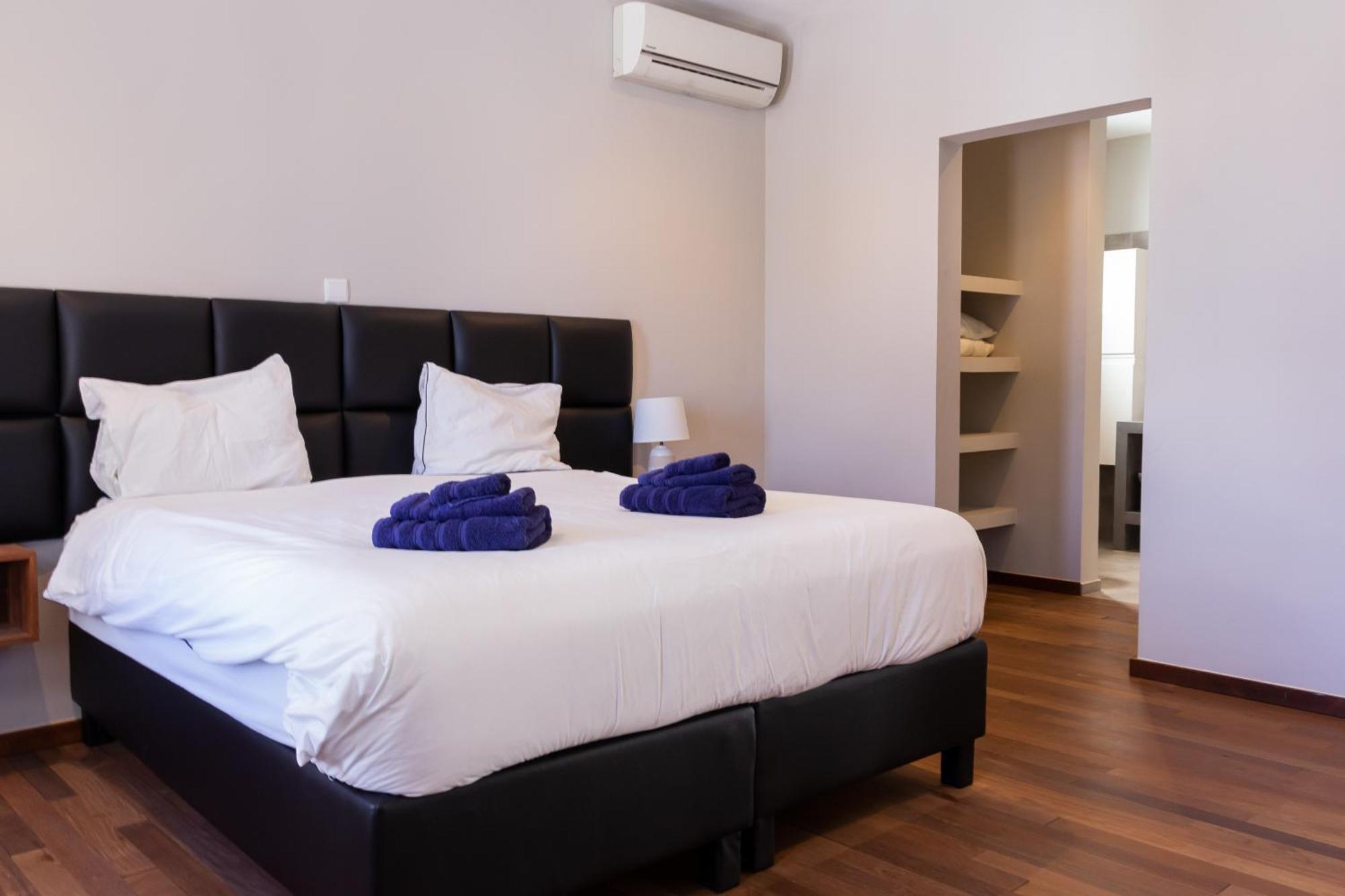 Villa Stylish 4 Bedroom Modern Design, Walking Distance From The Jan Thiel