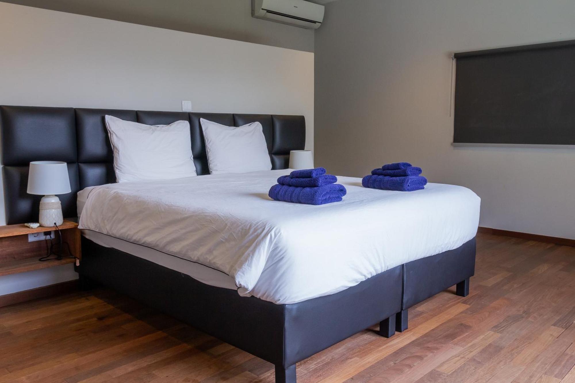 Stylish 4 Bedroom Modern Design, Walking Distance From The Villa Jan Thiel