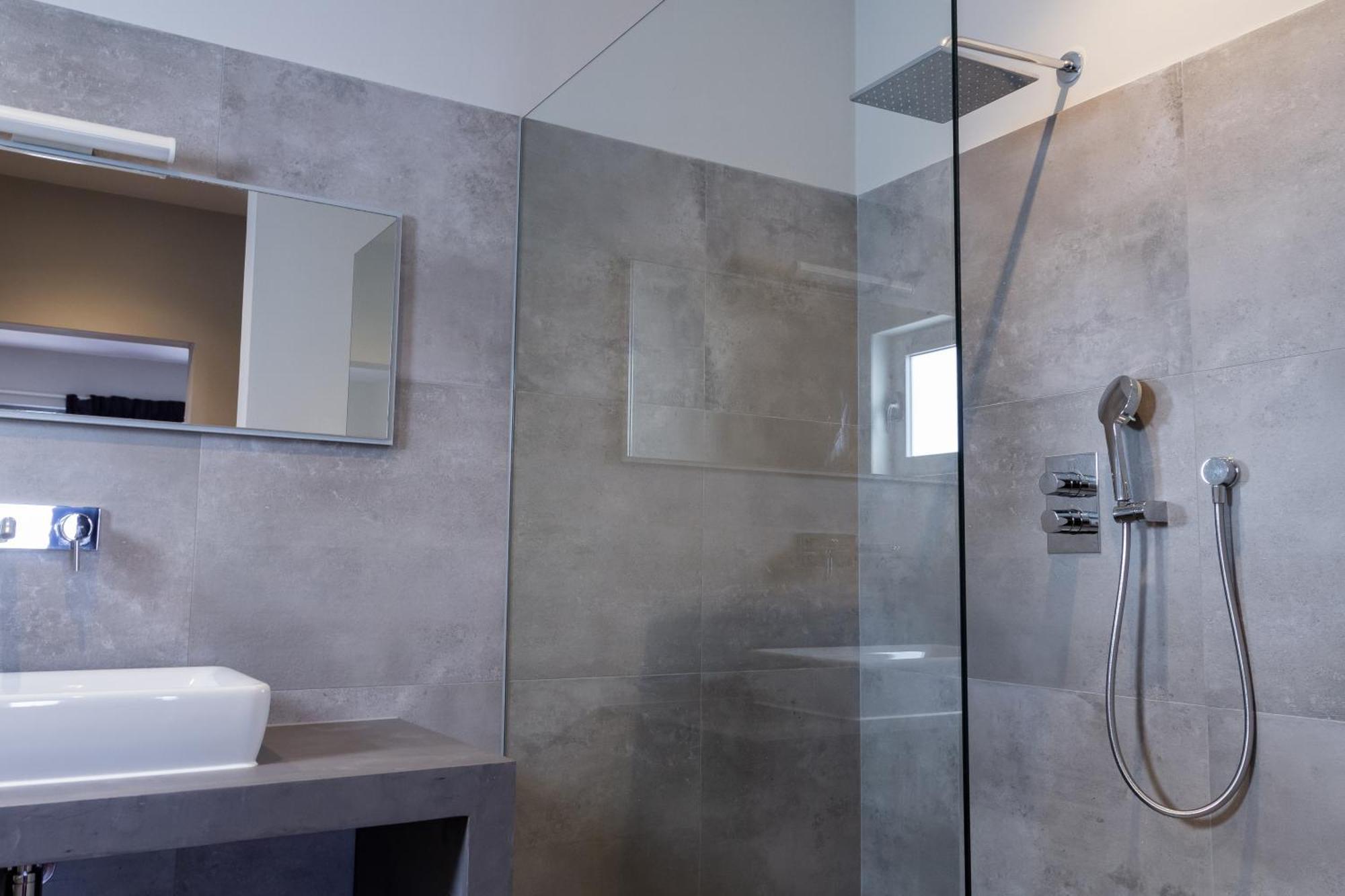 Stylish 4 Bedroom Modern Design, Walking Distance From The Jan Thiel