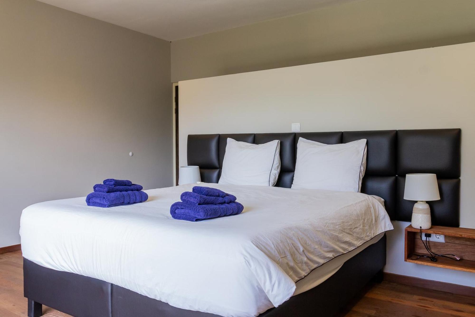 Stylish 4 Bedroom Modern Design, Walking Distance From The Villa Jan Thiel