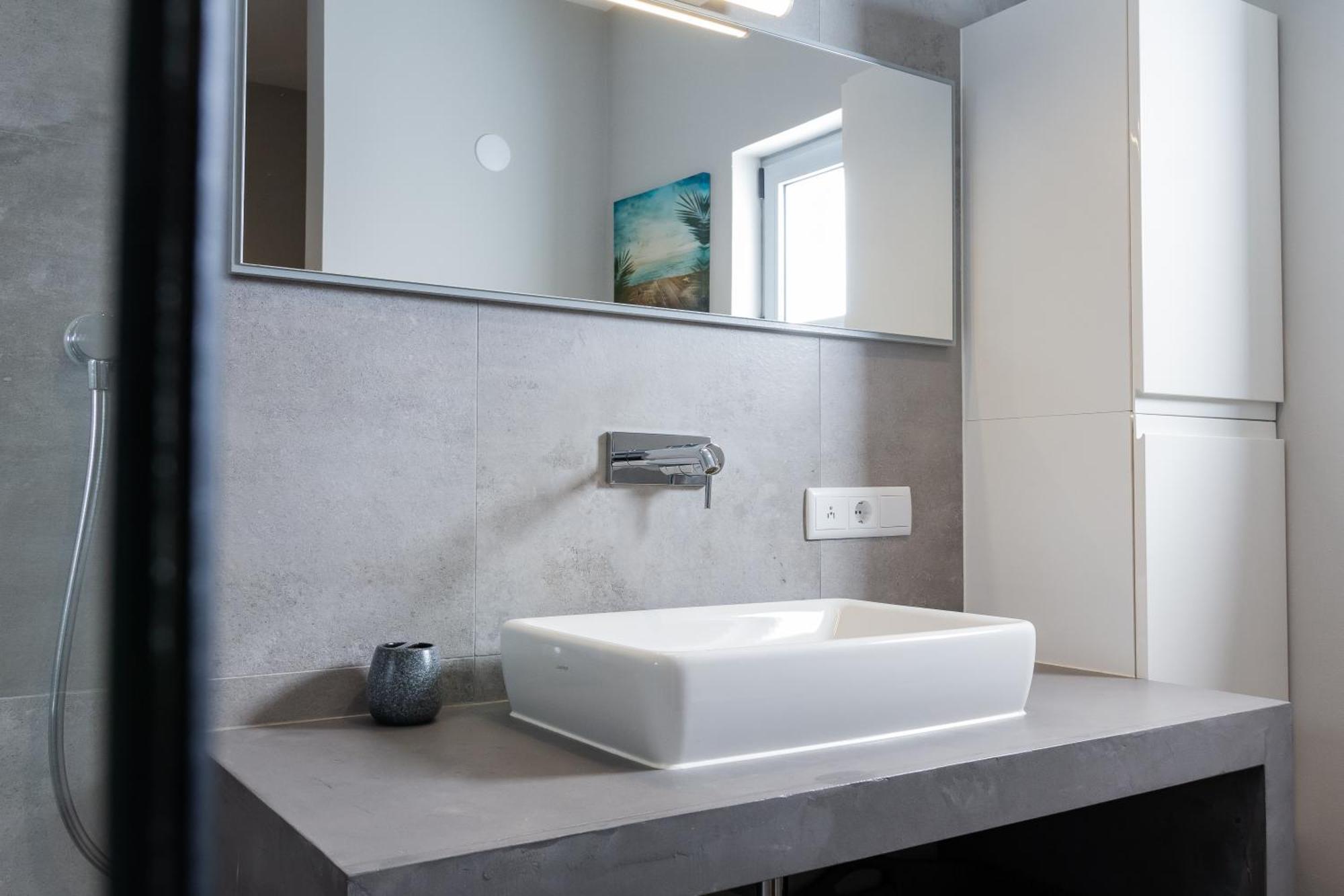 Villa Stylish 4 Bedroom Modern Design, Walking Distance From The *