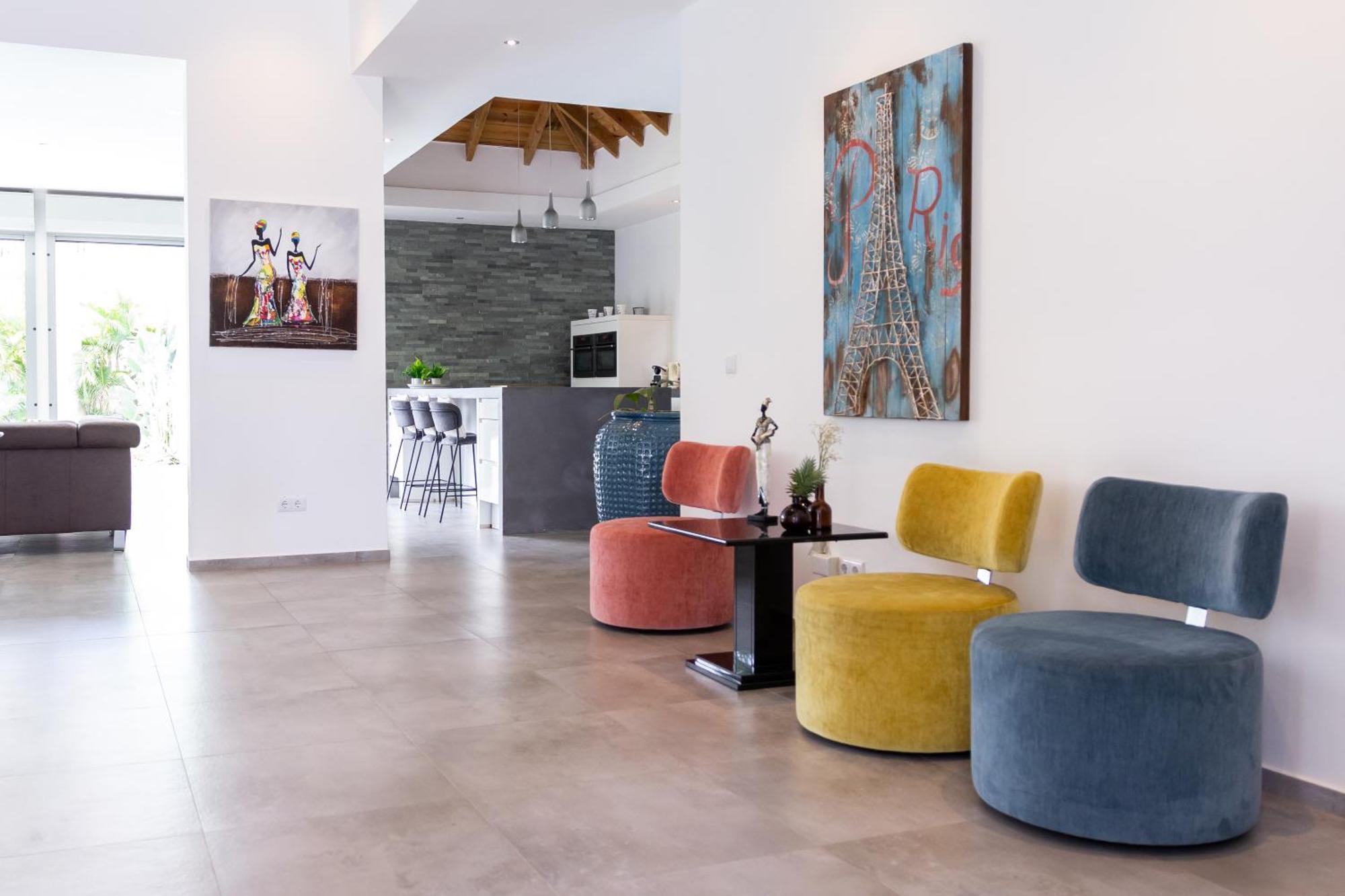 Villa Stylish 4 Bedroom Modern Design, Walking Distance From The Jan Thiel