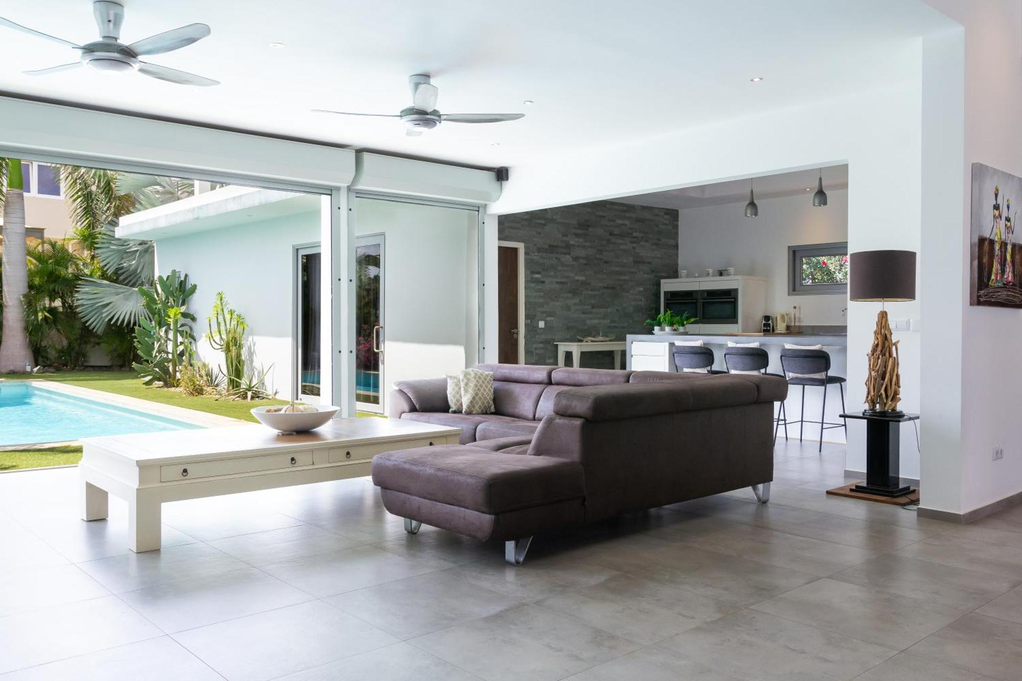 Stylish 4 Bedroom Modern Design, Walking Distance From The * Jan Thiel